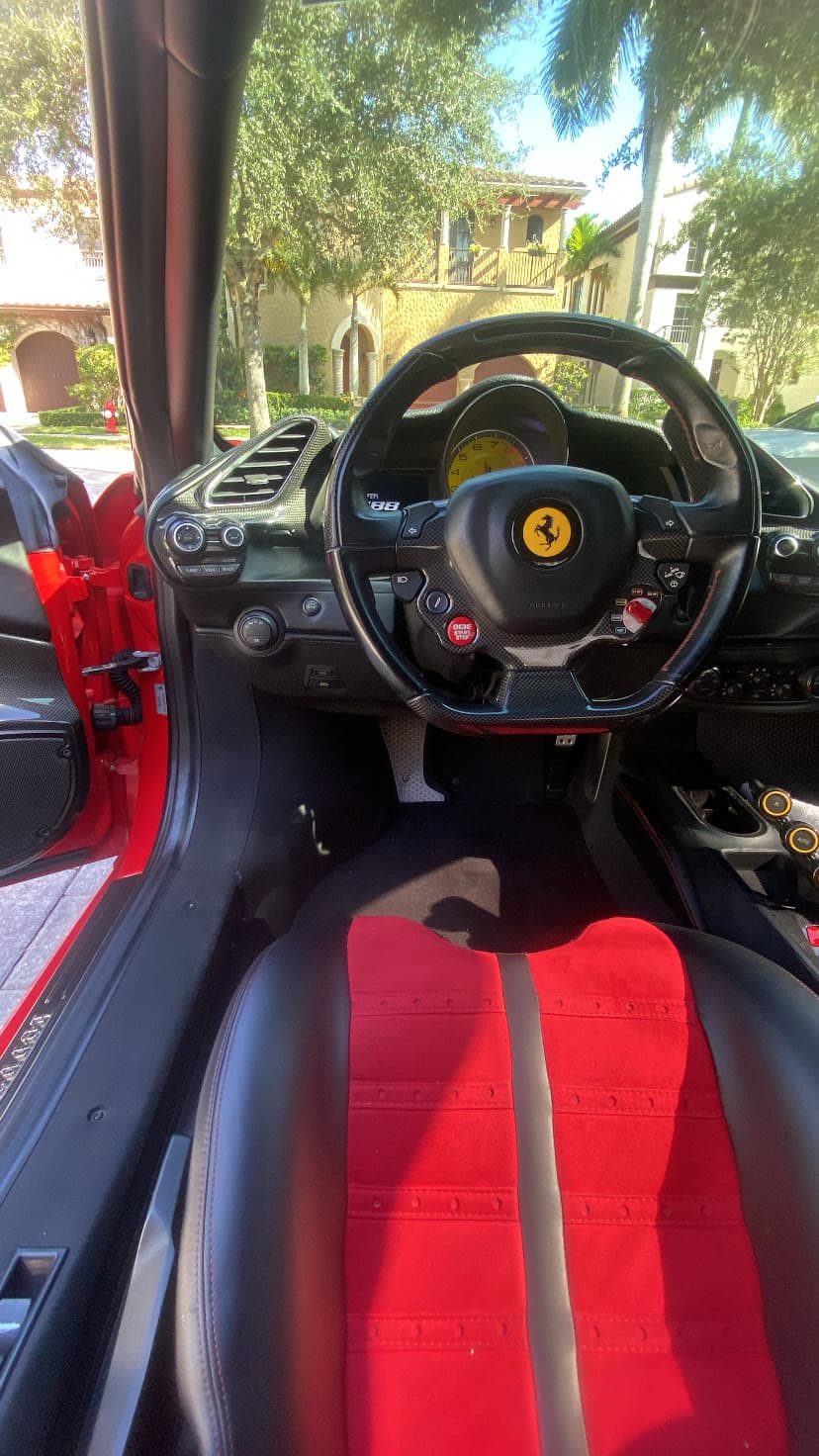 Ferrari 488, interior detail