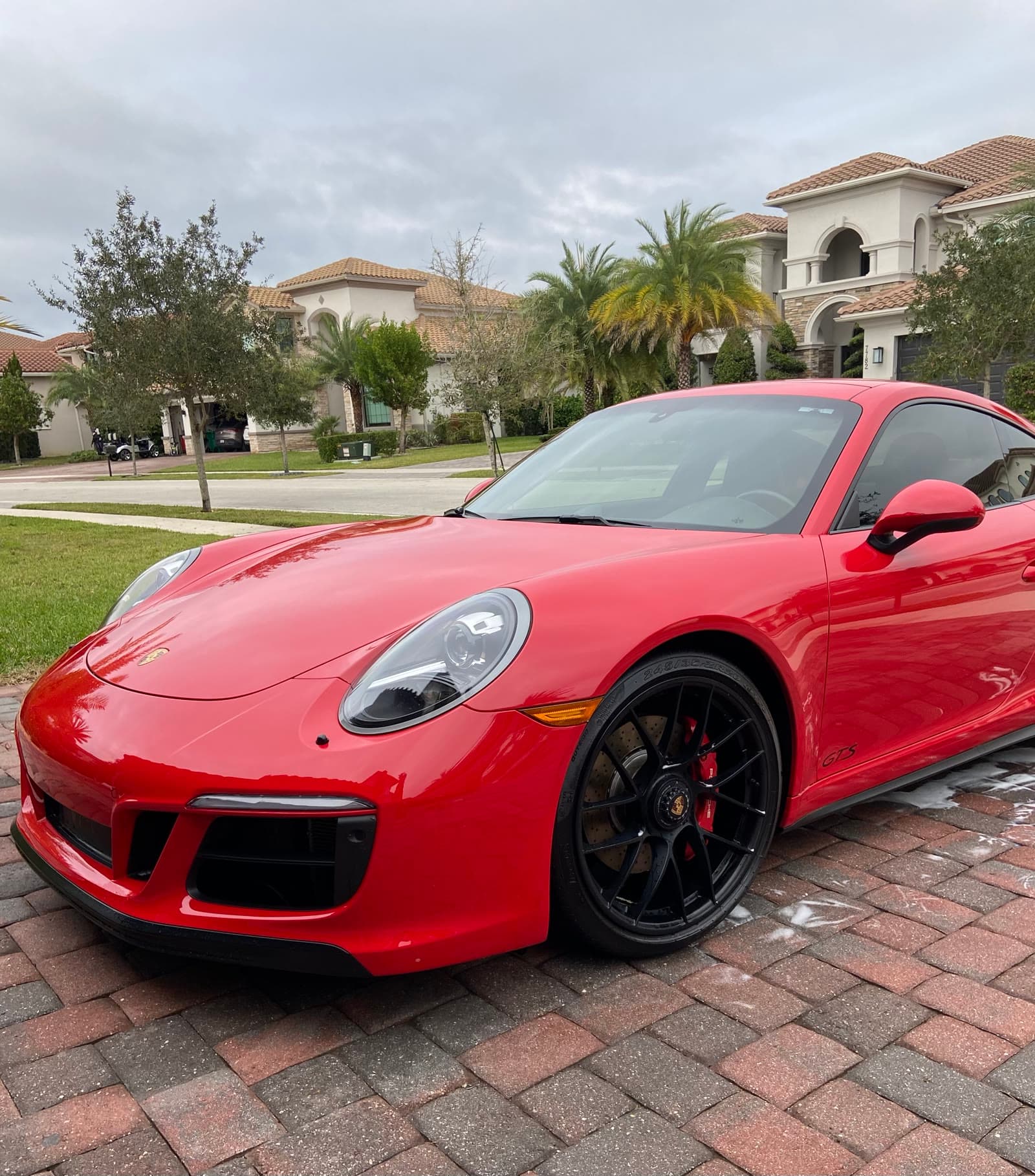 Porsche 911 GTS, full detail
